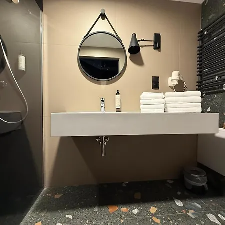 Z 1 Sypialnia, Aneksem Kuchennym I Balkonem - 523 - Biala Perla Czarna Gora Apartment Sienna (Klodzko)